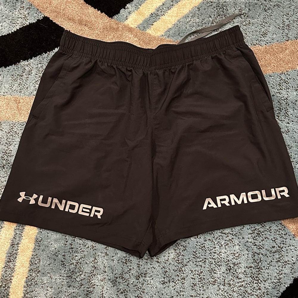 Mens Under Armour Shorts - size XXL - Black
